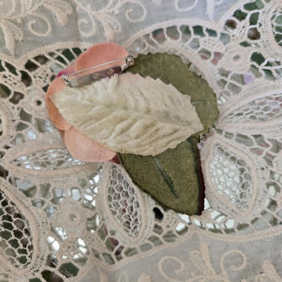Vintage Pink Velvet Rose Brooch Millinery Retro Romance Pin Gift for gardener - Picture 4 of 5